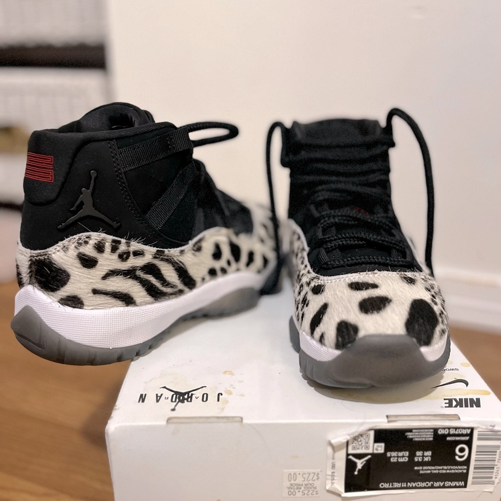 JORDAN RETRO 11